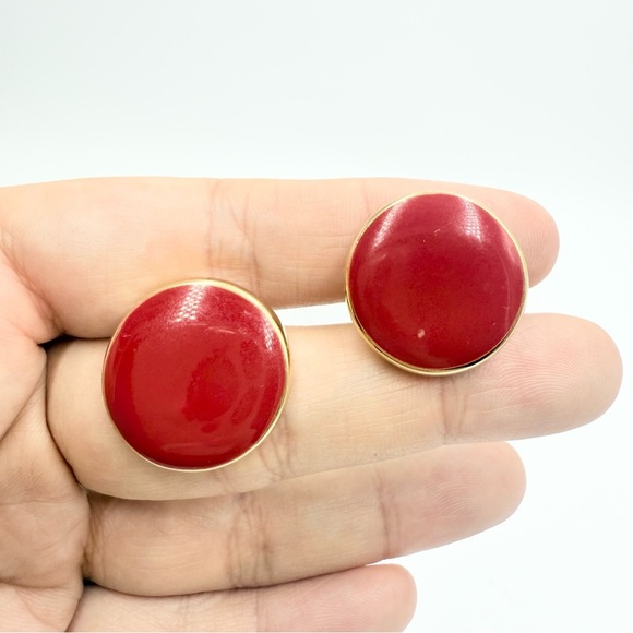 Vintage Red Enamel Gold Tone Metal Clip On Earrings - Picture 5 of 7